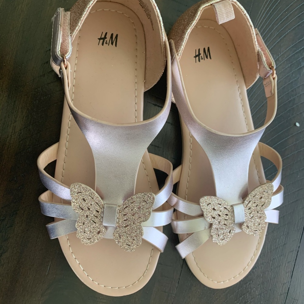 Girl’s sandals